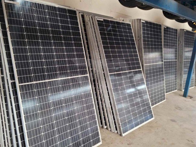 237 módulos fotovoltaicos 01 inversor solis trifásico
