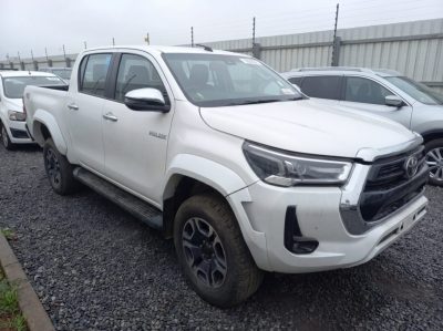 TOYOTA HILUX SRX 24/24
